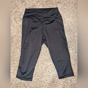 Senita Capri Leggings